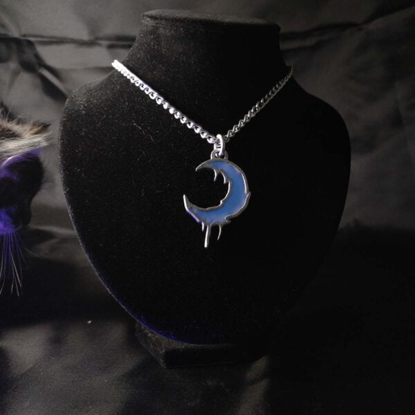 Melting Crescent Moon Glow In The Dark - Dark Cast Studio